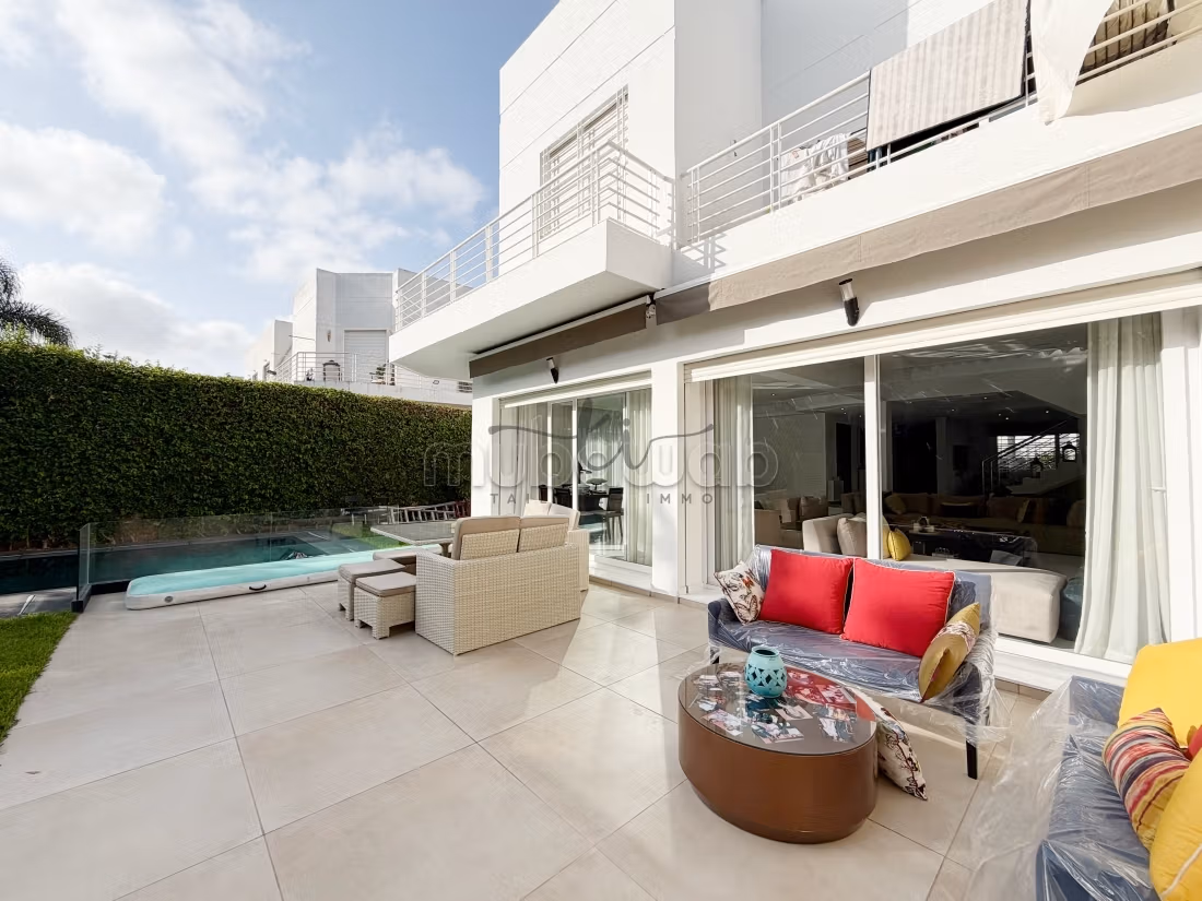 Villa amueblada de 3 dormitorios con piscina en California
