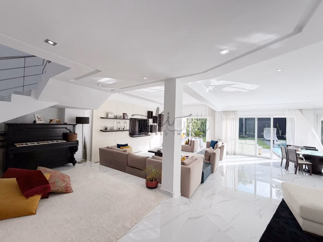 Villa amueblada de 3 dormitorios con piscina en California