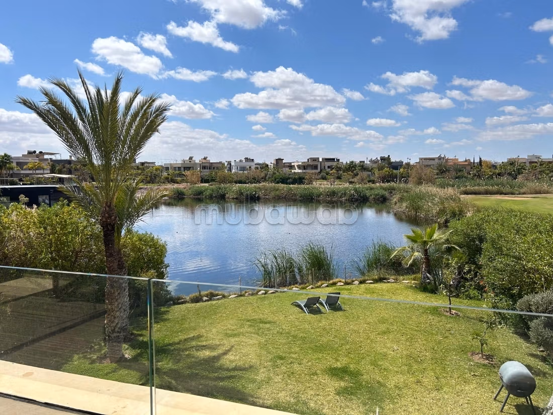 Luxevilla te huur aan de Route de Tahanaout. Oppervlakte 400 m². Goed ingericht