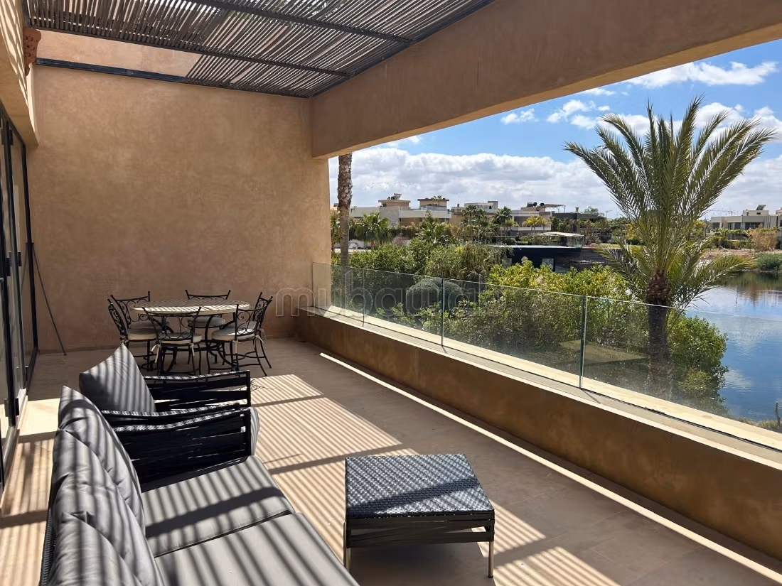 Luxevilla te huur aan de Route de Tahanaout. Oppervlakte 400 m². Goed ingericht