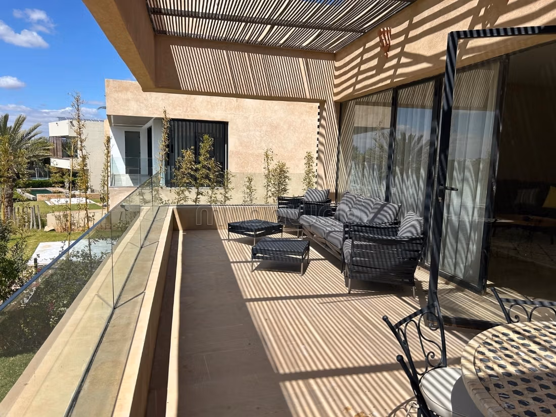 Luxevilla te huur aan de Route de Tahanaout. Oppervlakte 400 m². Goed ingericht