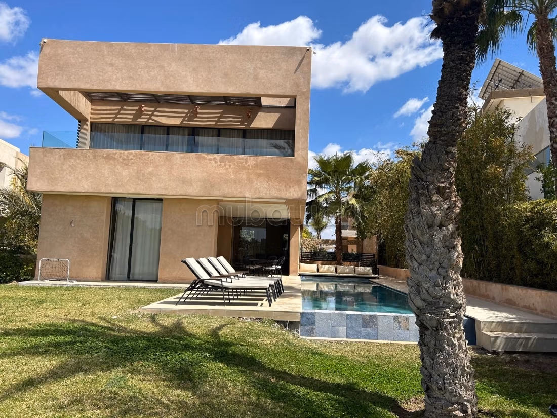 Luxevilla te huur aan de Route de Tahanaout. Oppervlakte 400 m². Goed ingericht