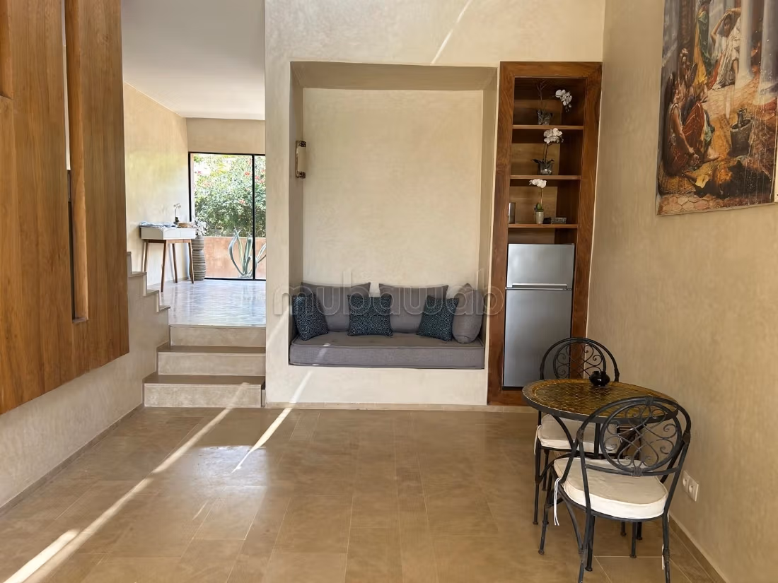 Luxevilla te huur aan de Route de Tahanaout. Oppervlakte 400 m². Goed ingericht