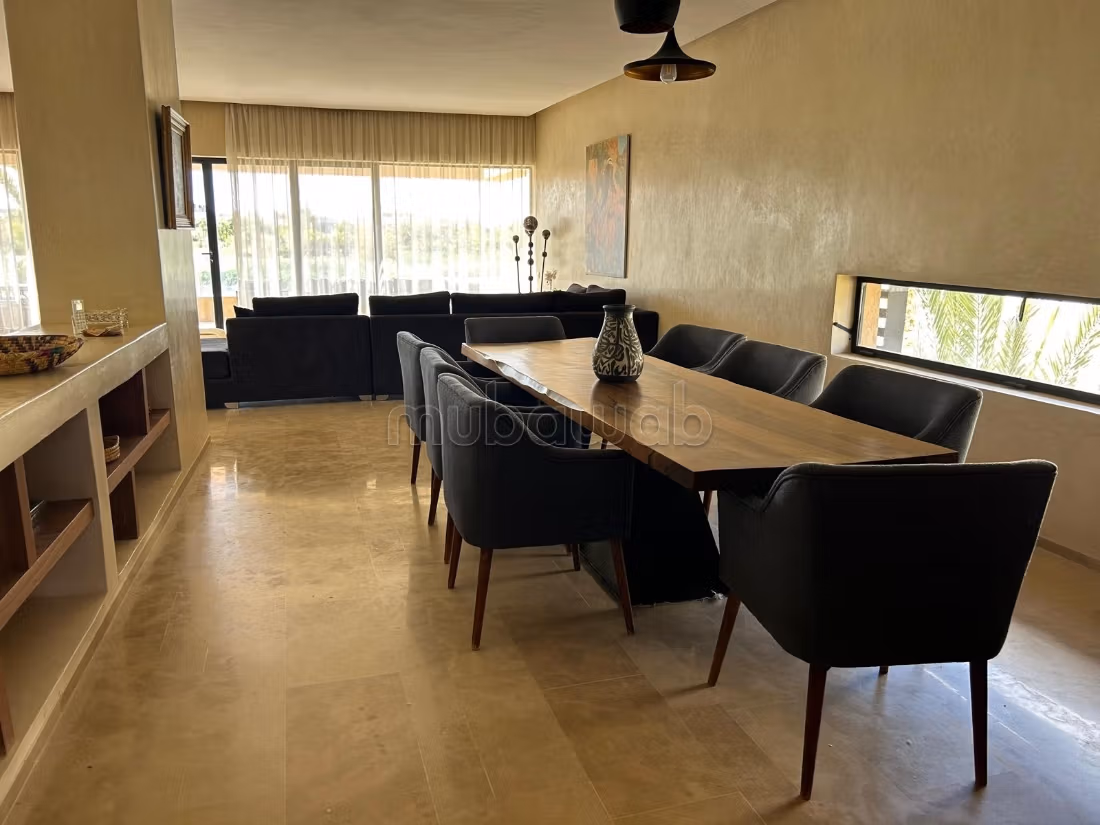 Luxevilla te huur aan de Route de Tahanaout. Oppervlakte 400 m². Goed ingericht