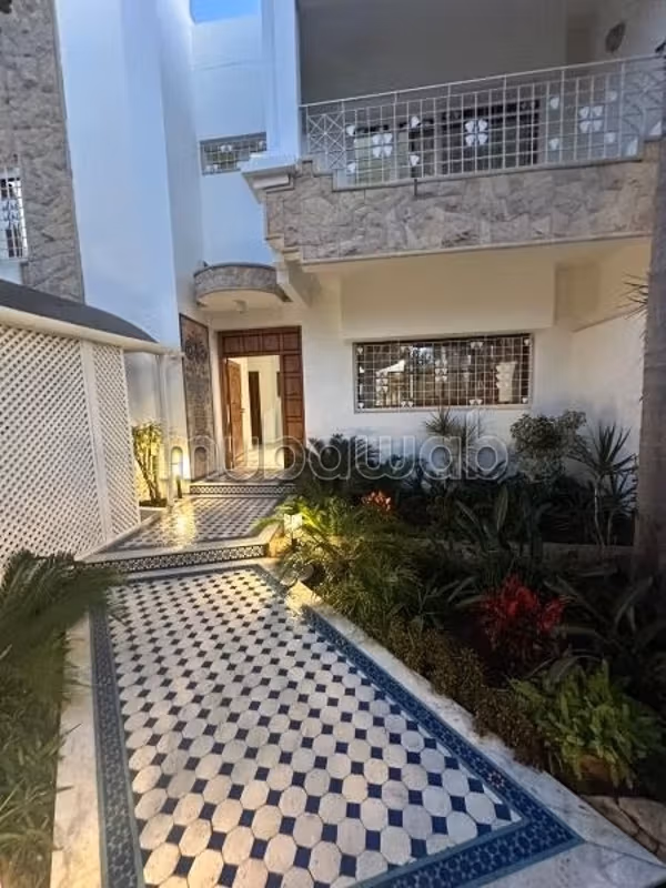 Villa A LOUER située à SOUISSI 
Rabat