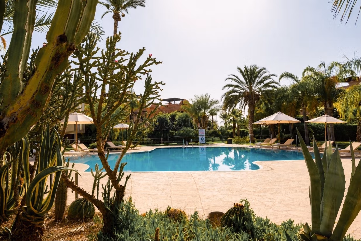 Appartamento con 1 camera da letto al piano giardino in vendita in via Fès, piscina comune