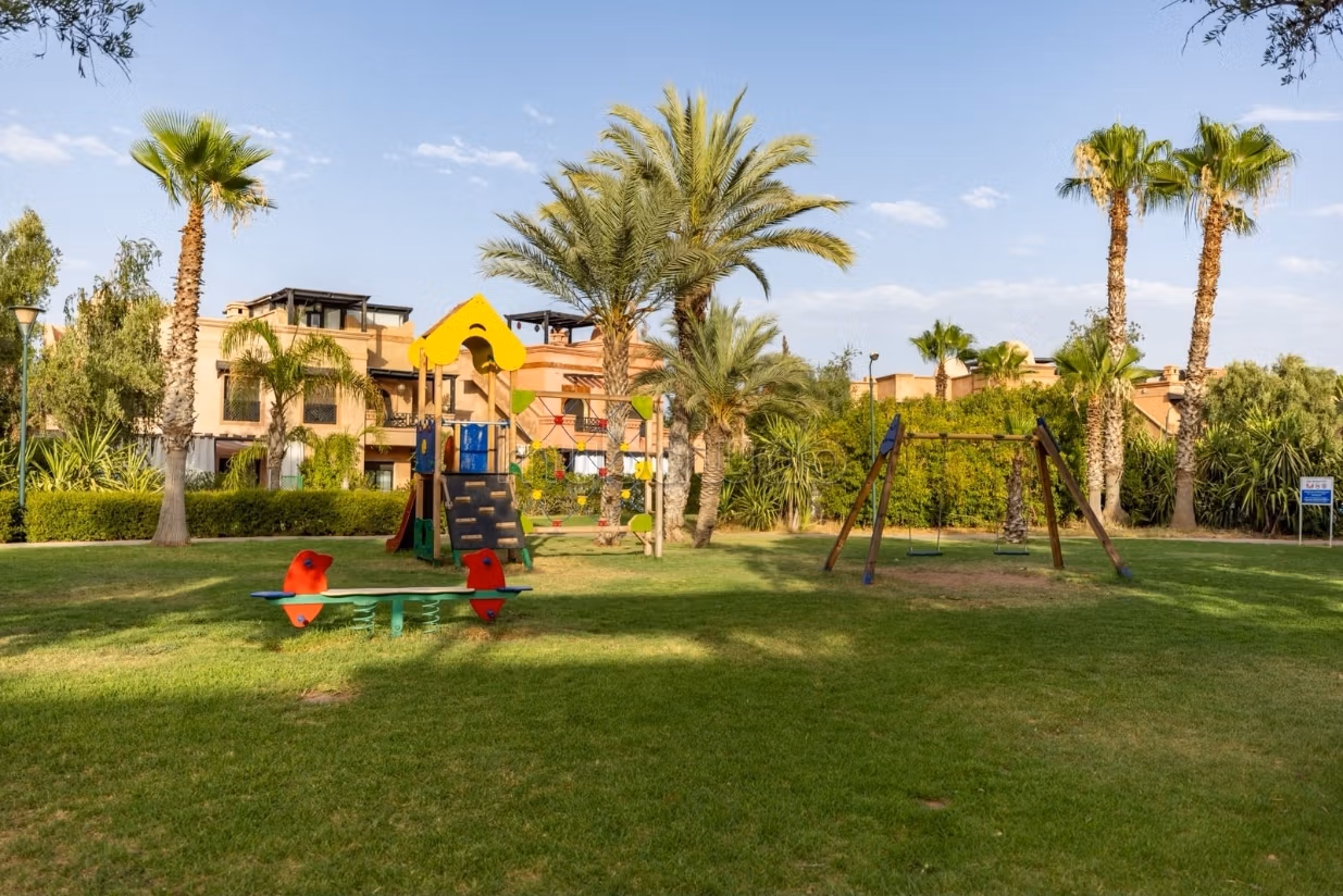 Appartamento con 1 camera da letto al piano giardino in vendita in via Fès, piscina comune