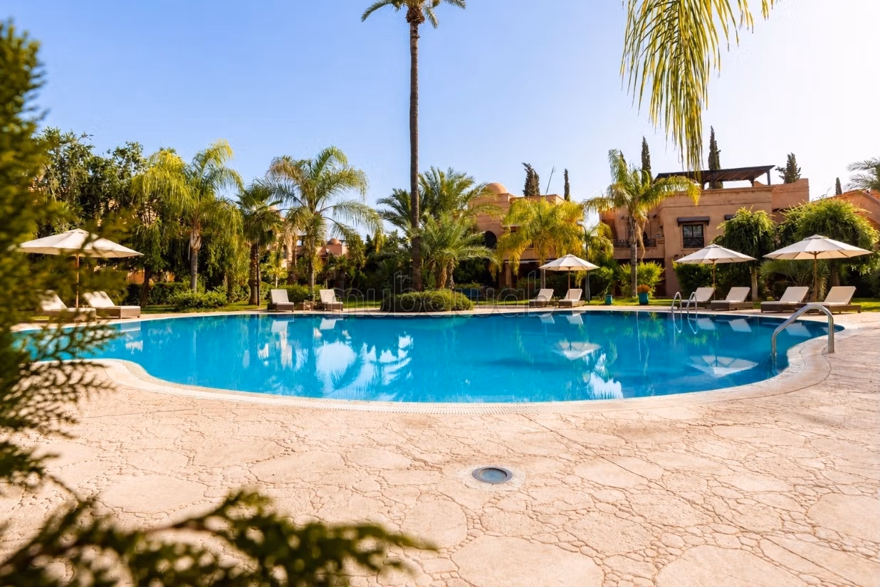 Appartamento con 1 camera da letto al piano giardino in vendita in via Fès, piscina comune
