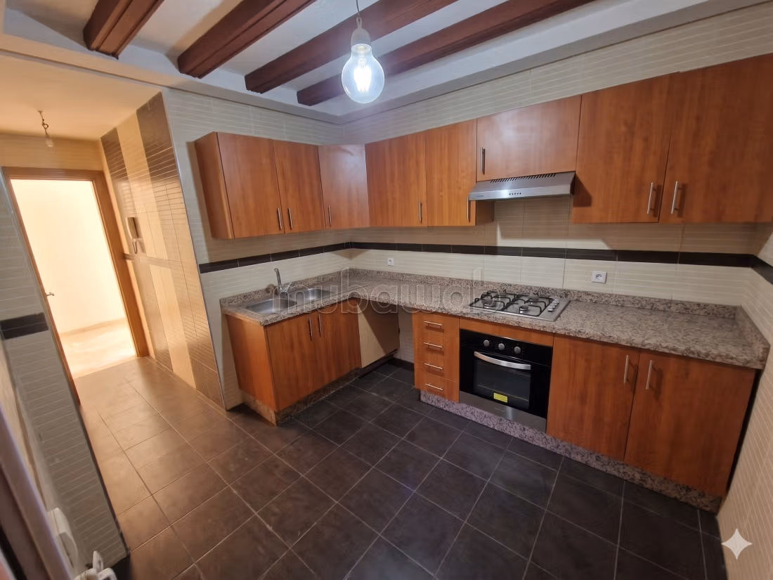 Apartment for sale in Camp Al Ghoul. 4 comfortable rooms. Reinforced door and double glazing