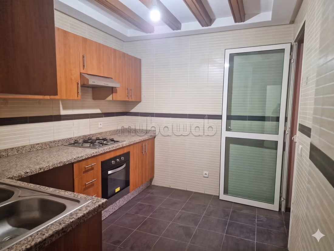 Apartment for sale in Camp Al Ghoul. 4 comfortable rooms. Reinforced door and double glazing