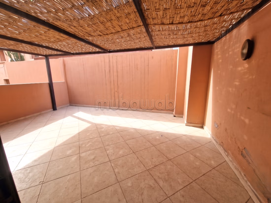Apartment for sale in Camp Al Ghoul. 4 comfortable rooms. Reinforced door and double glazing