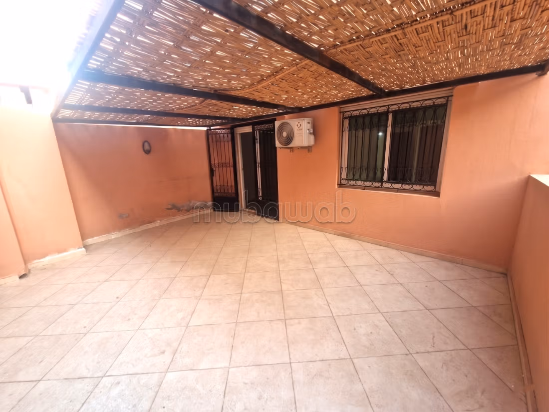 Apartment for sale in Camp Al Ghoul. 4 comfortable rooms. Reinforced door and double glazing