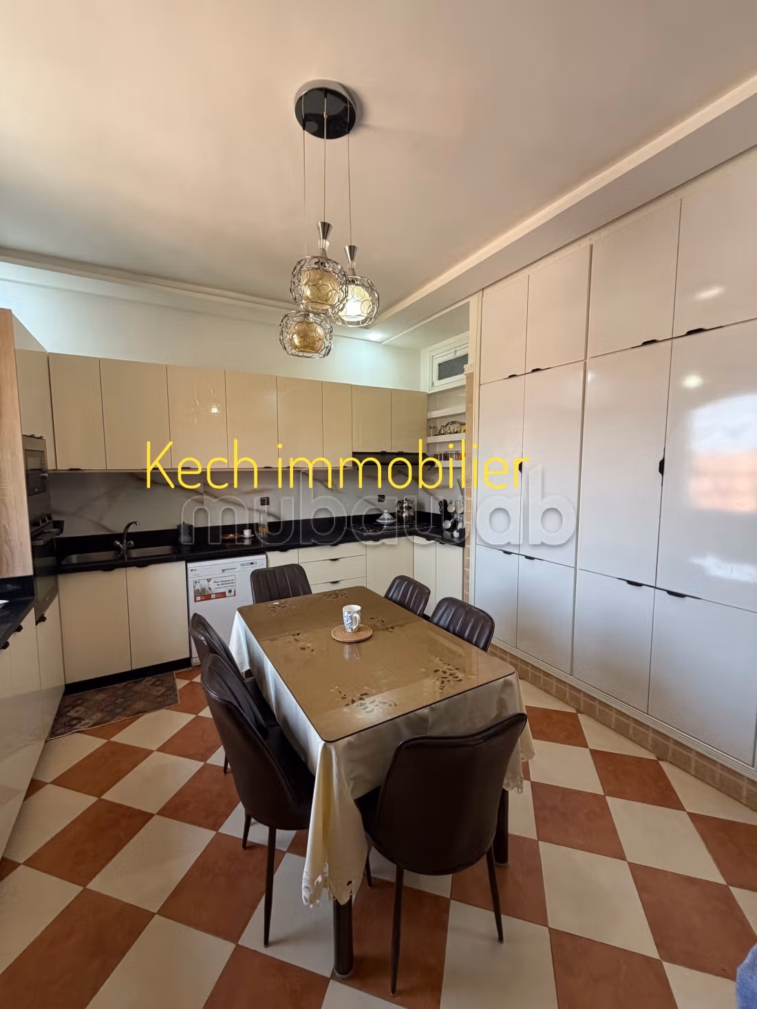 Casa modelo con 3 niveles en venta