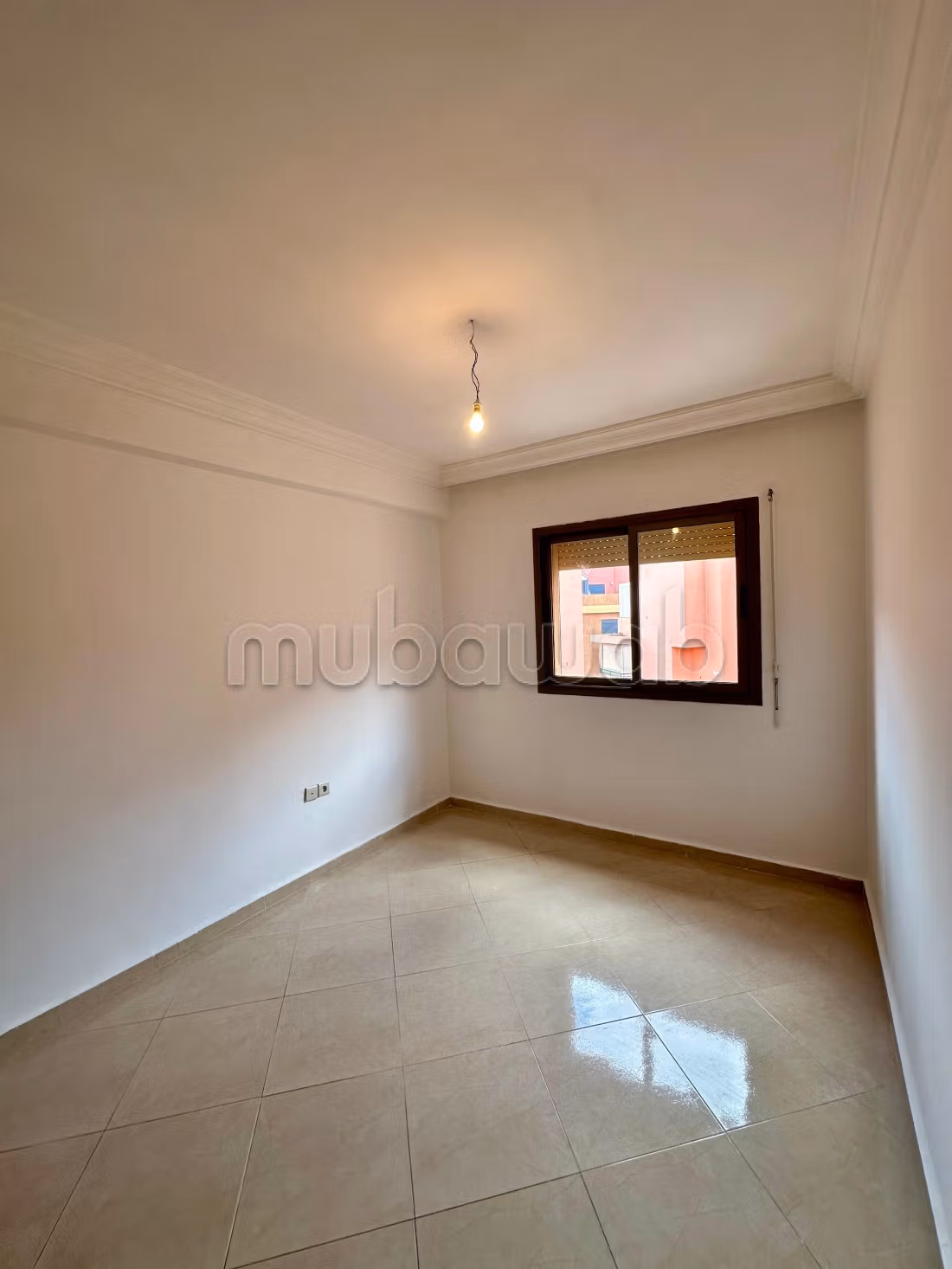 Appartement à vendre à Mabrouka. 2 pièces. Avec ascenseur et balcon