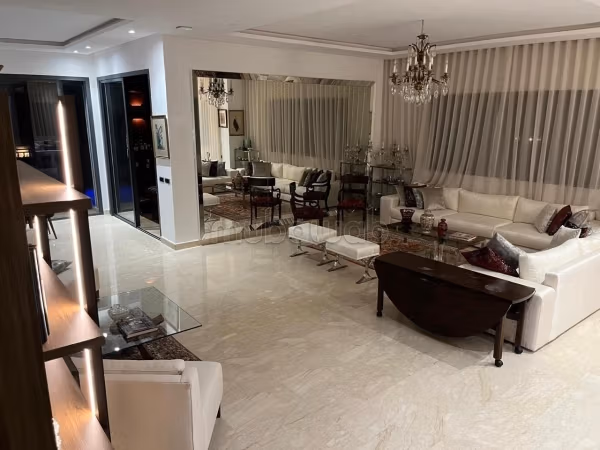 Location villa de luxe à Souissi. 5 chambres. Tout confort avec piscine et cheminée