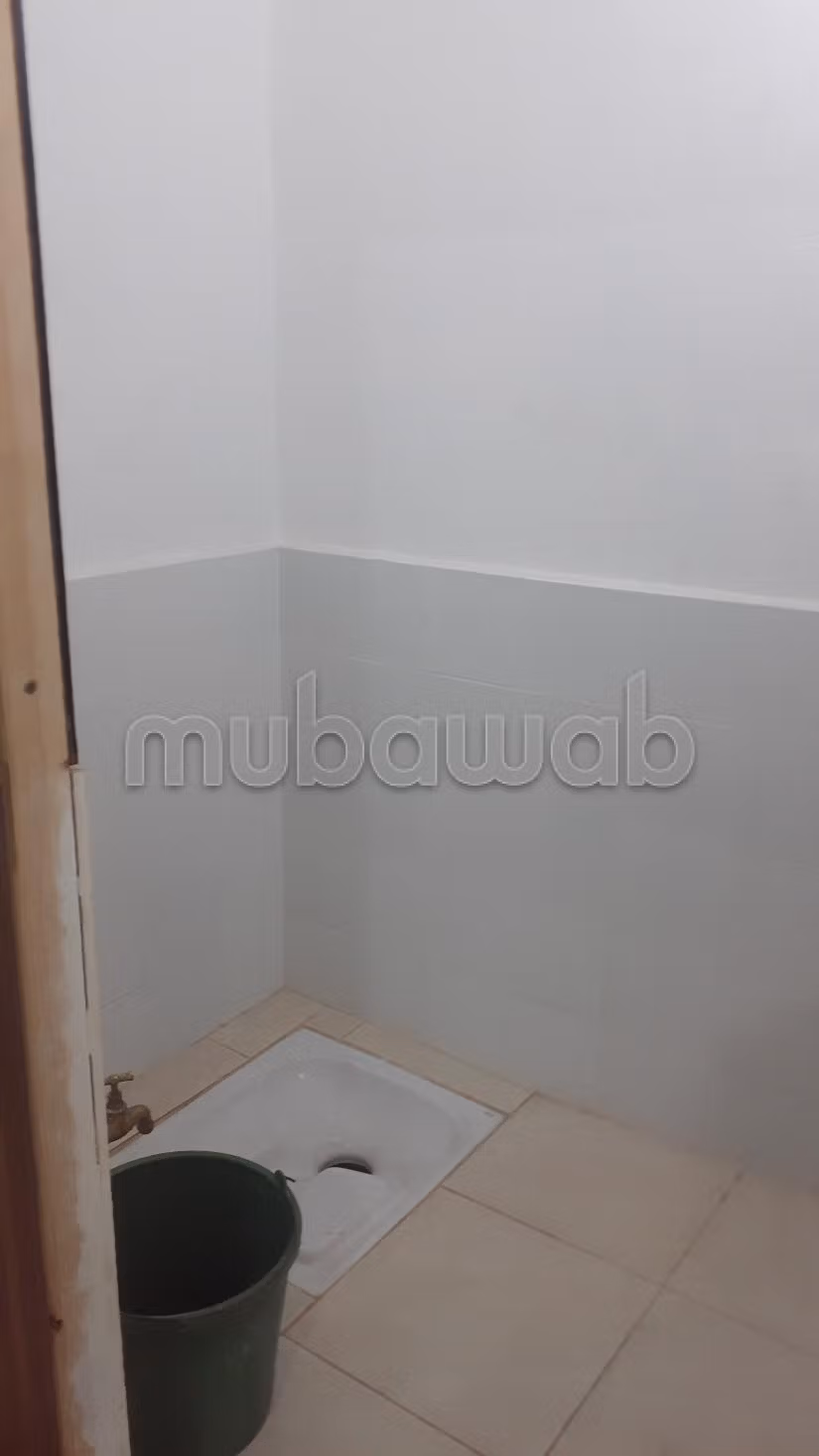 Magasin commercial dans un complexe residentiel