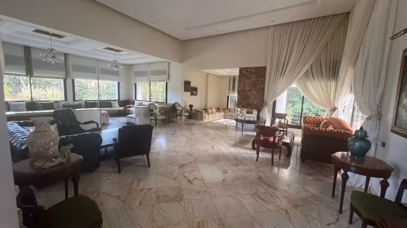 Villa de Prestige 1900 m² au Souissi – Piscine