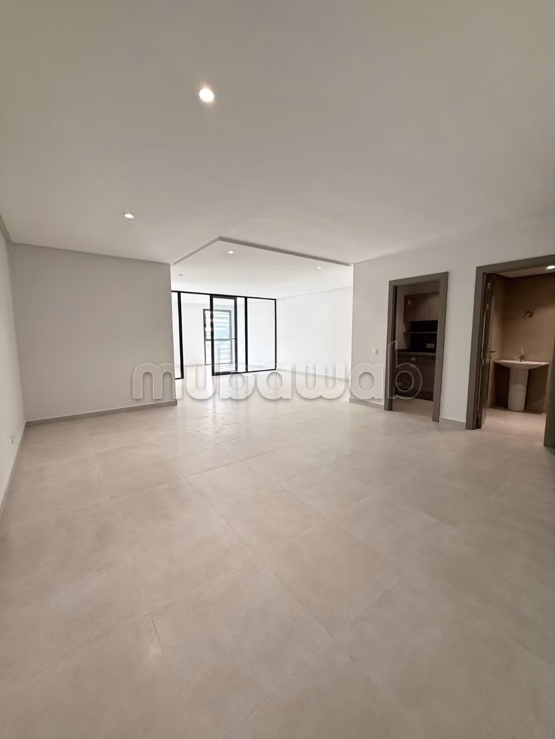 Bureaux professionnels vides modulables à vendre dans la Zone Franche de Tanger TFZ, De 50 m² à 114 m²
