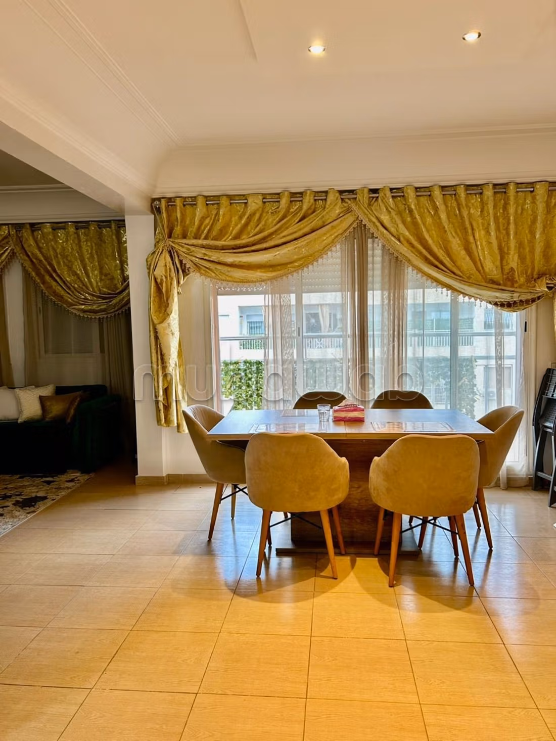 Louez cet appartement à avenue mimousas pres de moulay ismail. 3 chambres. Meublé