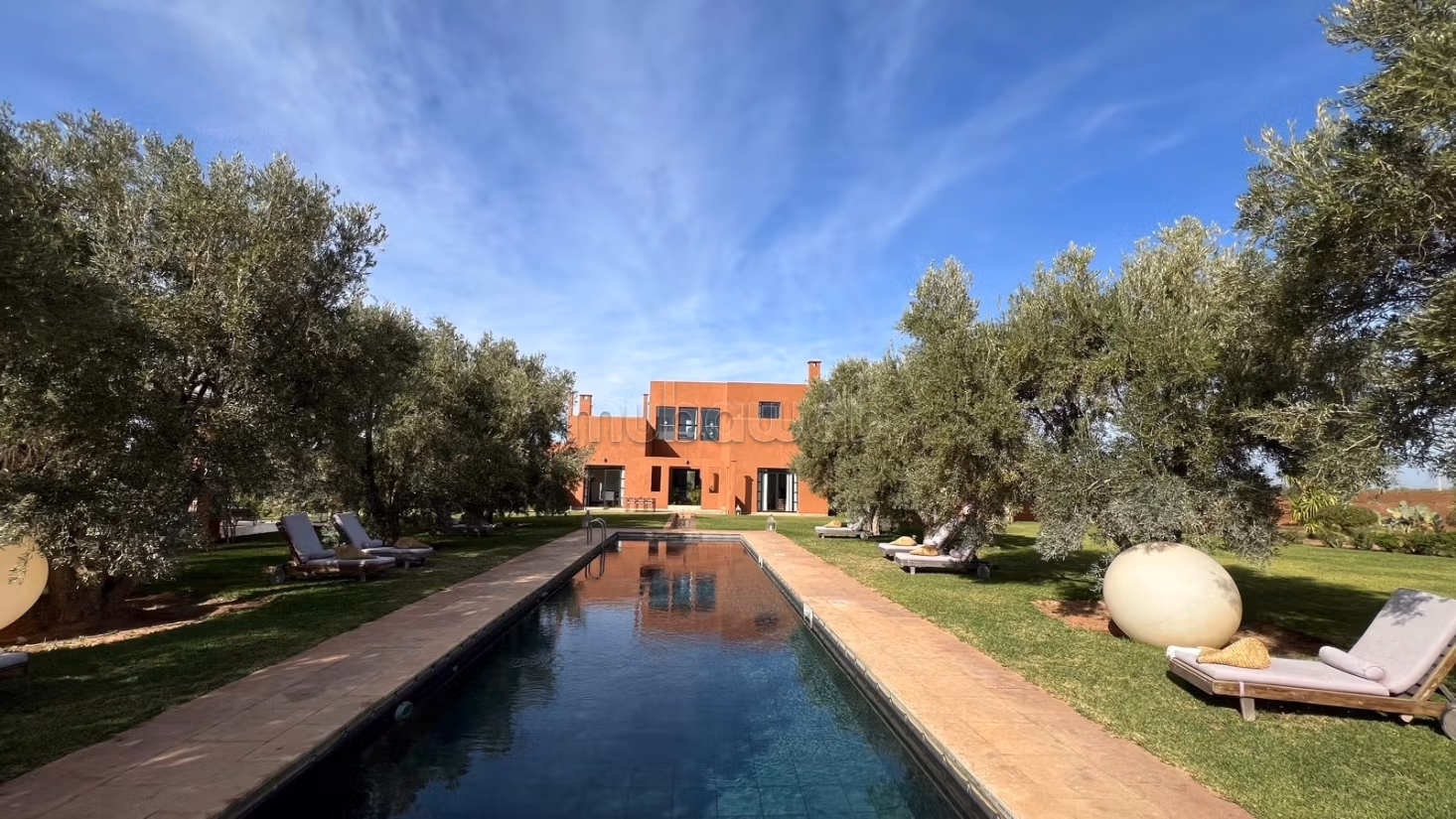 Luxury villa on a 1.1 hectare plot