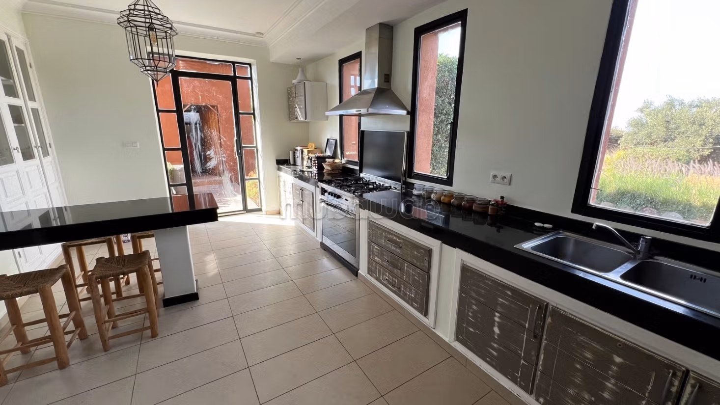 Luxury villa on a 1.1 hectare plot