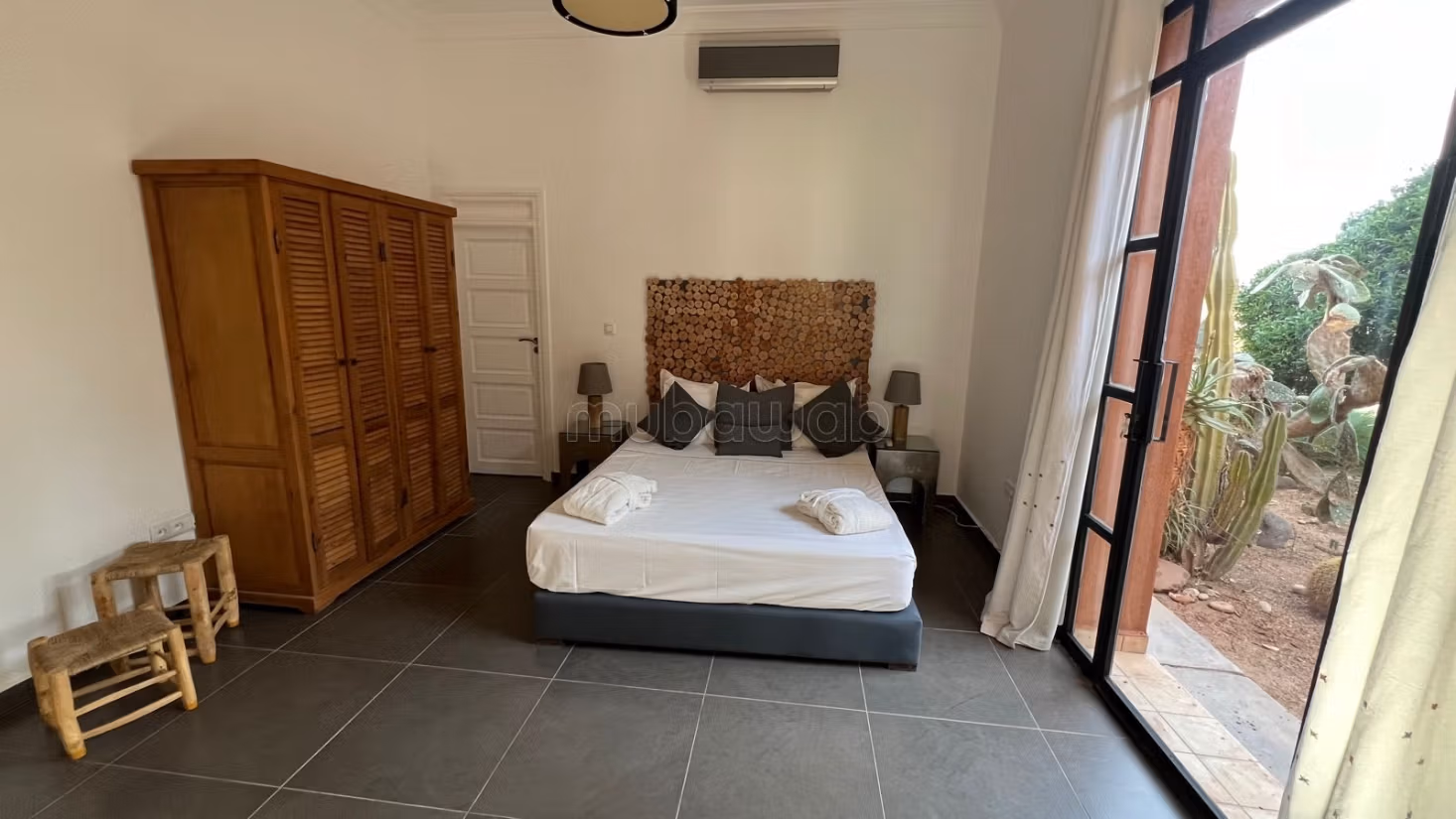 Luxury villa on a 1.1 hectare plot