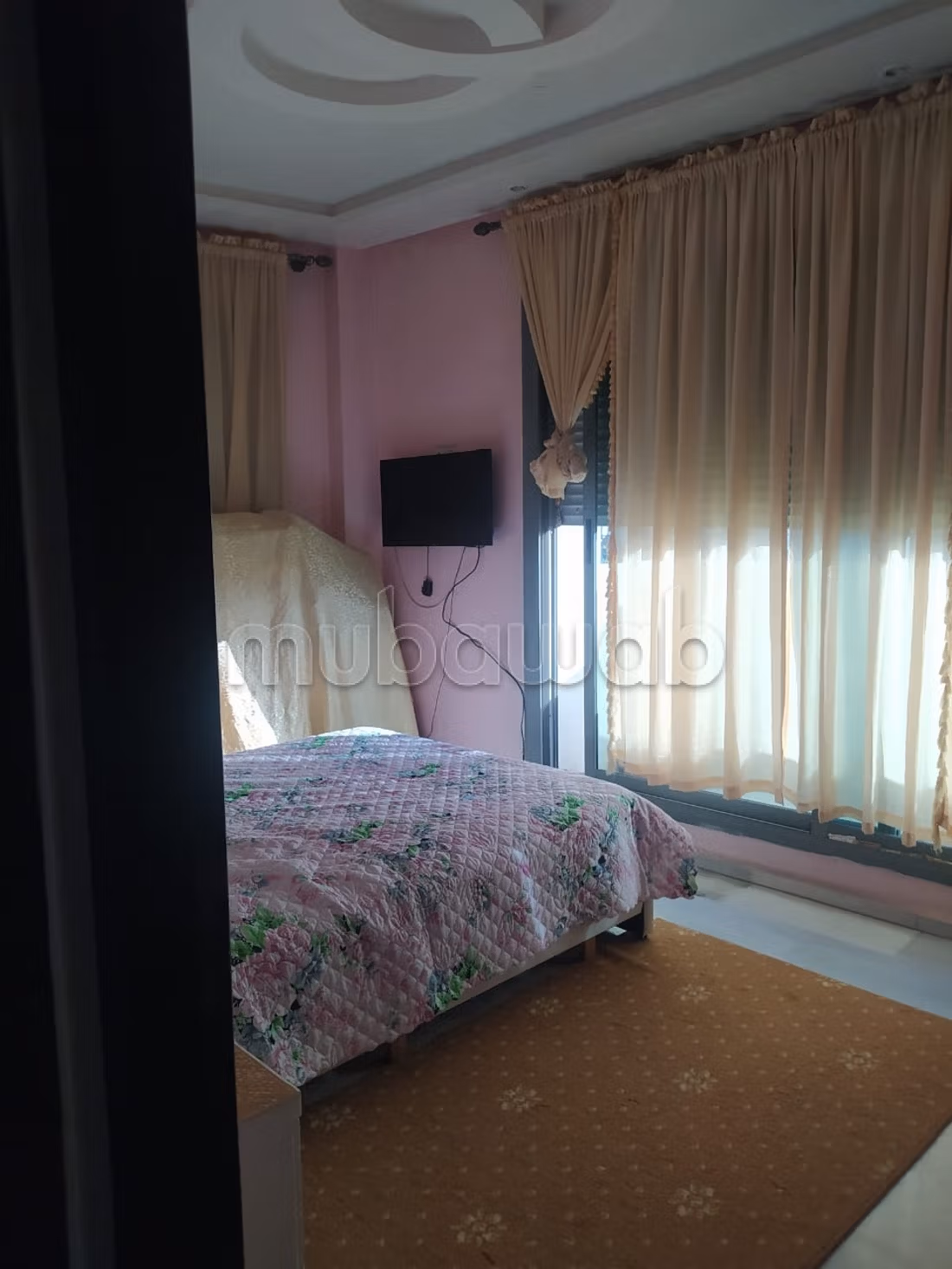 Very nice sunny apartment all the time with a view of street 2, registered facade