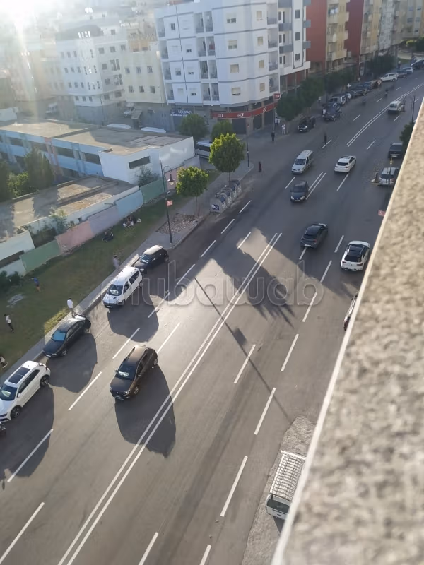Ottimo appartamento molto soleggiato tutto il tempo con vista sulla strada 2, facciata registrata