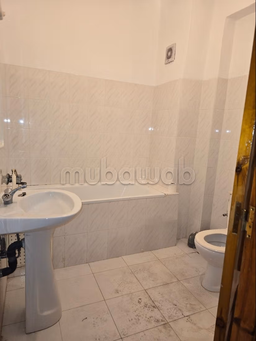 Vente d'un bel appartement à Ksar el Kébir. 3 chambres. Salon Marocain et antenne parabolique
