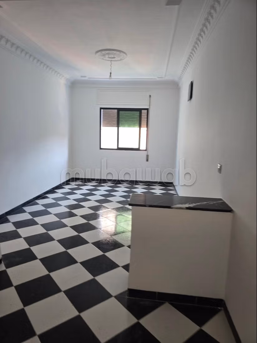 Vente d'un bel appartement à Ksar el Kébir. 3 chambres. Salon Marocain et antenne parabolique