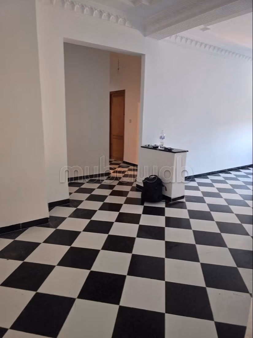 Vente d'un bel appartement à Ksar el Kébir. 3 chambres. Salon Marocain et antenne parabolique