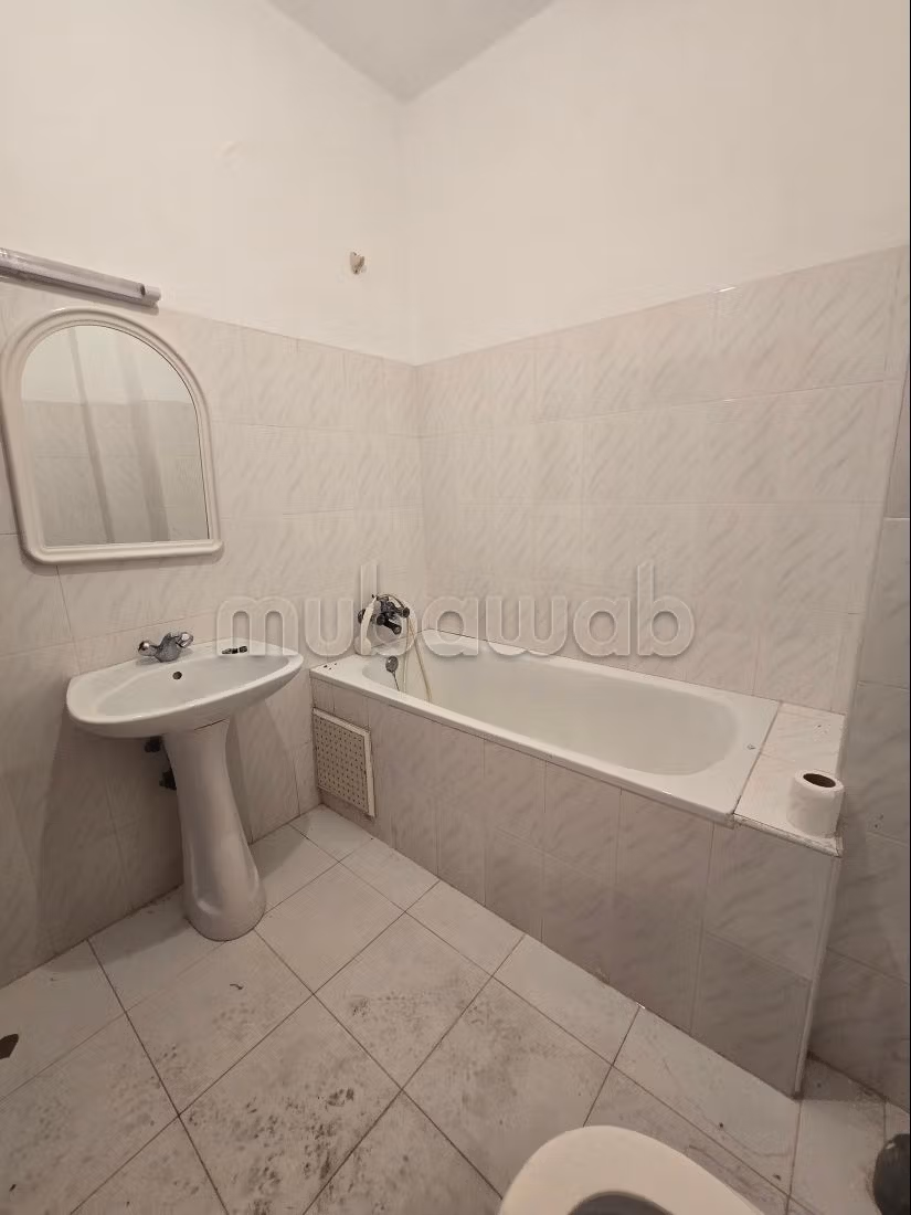 Vente d'un bel appartement à Ksar el Kébir. 3 chambres. Salon Marocain et antenne parabolique