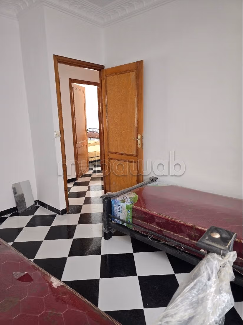 Vente d'un bel appartement à Ksar el Kébir. 3 chambres. Salon Marocain et antenne parabolique