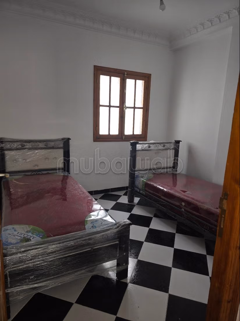 Vente d'un bel appartement à Ksar el Kébir. 3 chambres. Salon Marocain et antenne parabolique