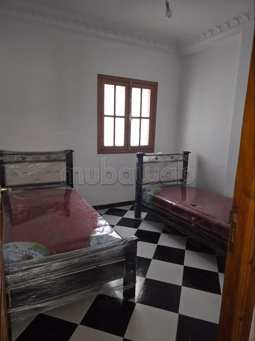 Vente d'un bel appartement à Ksar el Kébir. 3 chambres. Salon Marocain et antenne parabolique