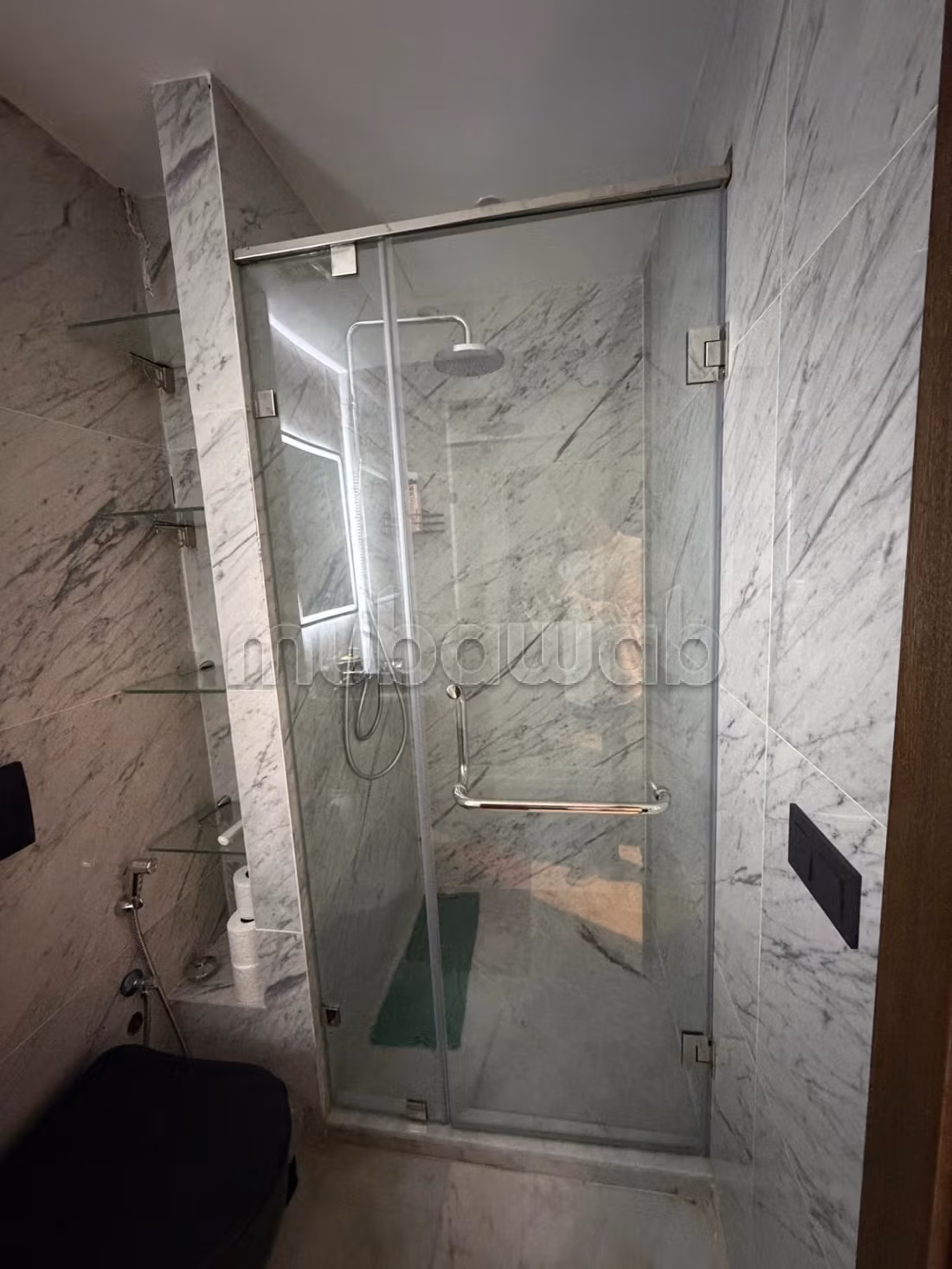 Location d'un appartement à Hermitage. 
Surface totale 42 m². 
Meublé