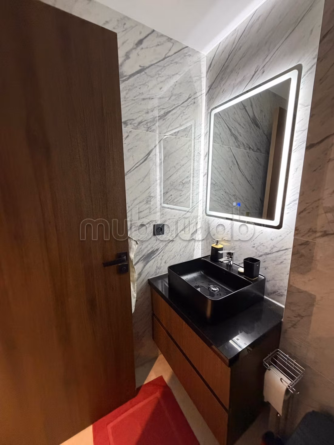 Location d'un appartement à Hermitage. 
Surface totale 42 m². 
Meublé