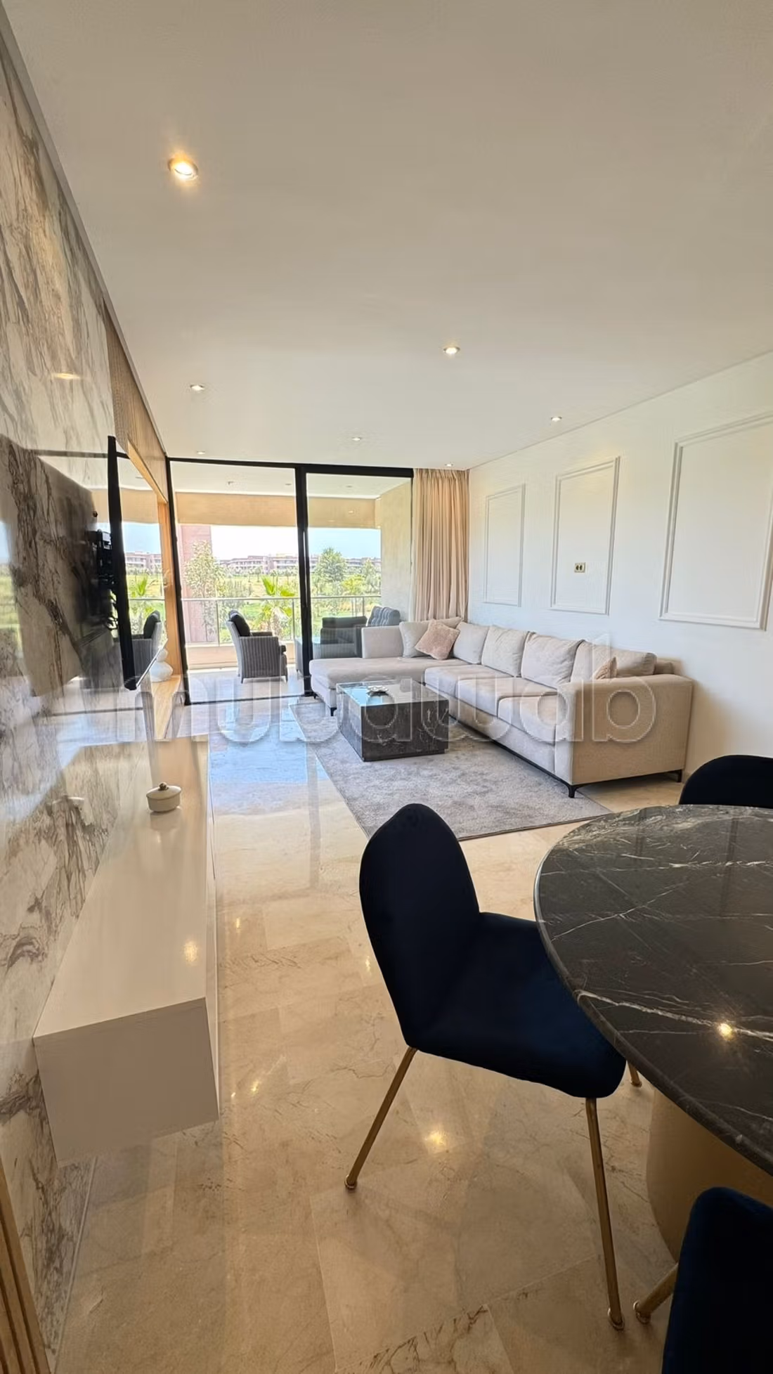 Bel appartement à louer sur le Boulevard Med 6. 4 grandes pièces. Meublé
