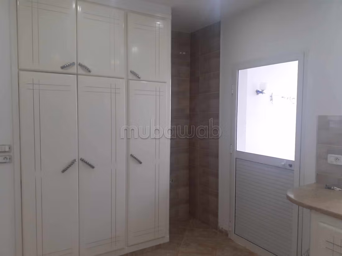 Luxury house for sale. 15 comfortable rooms. Quiet environment with sea view, central heating