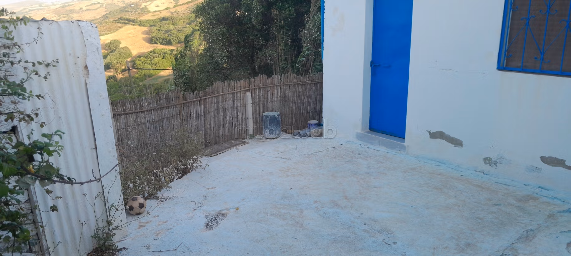 Verkoop van een stuk grond in het dorp Al Manar. Totale oppervlakte 270 m²