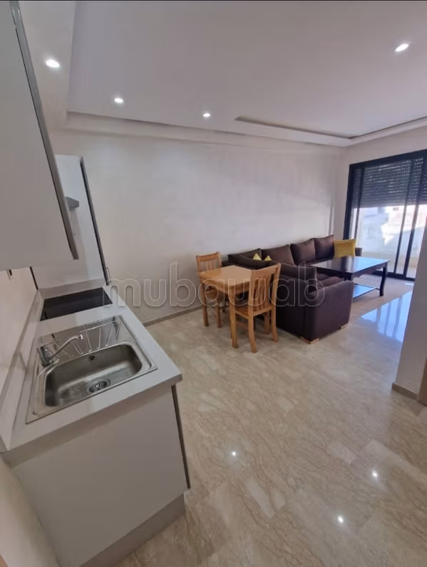 Gemeubileerd Studio Te Huur – Karachi straat Bourgondië
