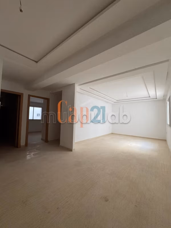 Neuf appartement vide à louer à Mesnana