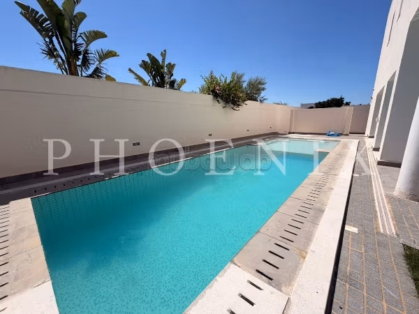 Villa S4 con piscina a La Marsa