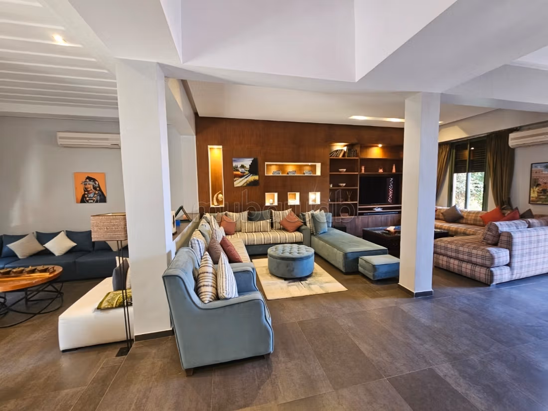 Bella villa a la venta amueblada de 398m² en Targa