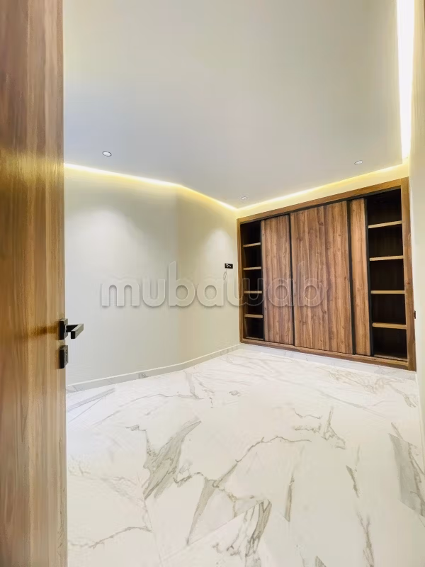 Beautiful apartment for rent in Belvédère. 1 room. Terrace and elevator