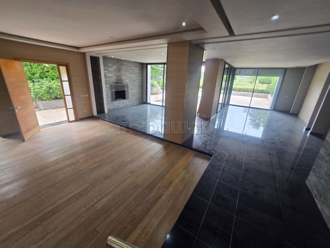 Maison de luxe à vendre à Ville Verte. 5 pièces. Cheminée, piscine