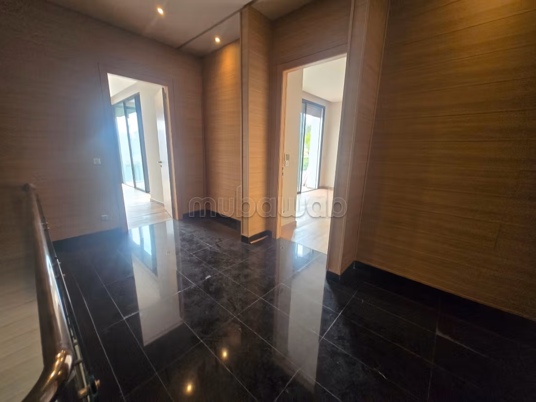 Maison de luxe à vendre à Ville Verte. 5 pièces. Cheminée, piscine