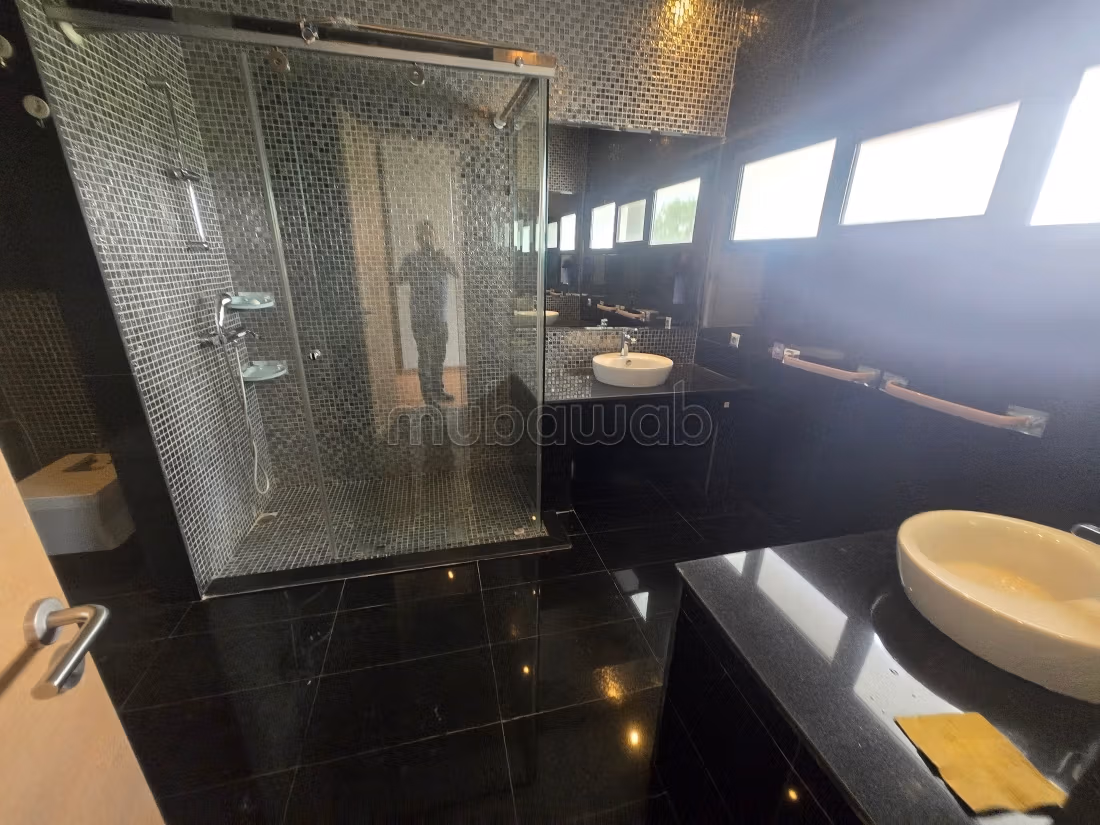 Maison de luxe à vendre à Ville Verte. 5 pièces. Cheminée, piscine