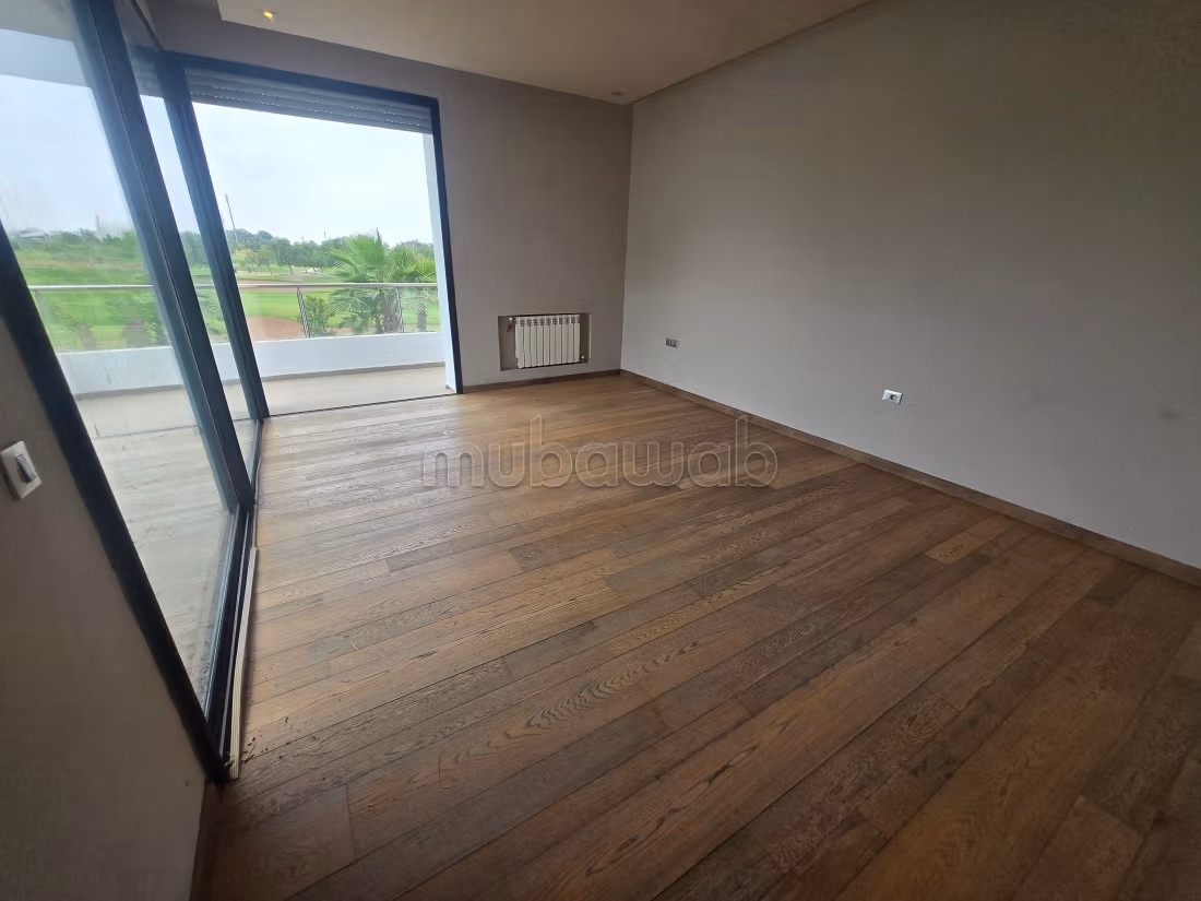 Maison de luxe à vendre à Ville Verte. 5 pièces. Cheminée, piscine