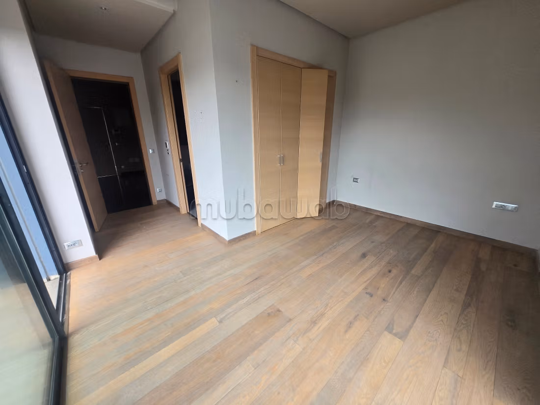 Maison de luxe à vendre à Ville Verte. 5 pièces. Cheminée, piscine